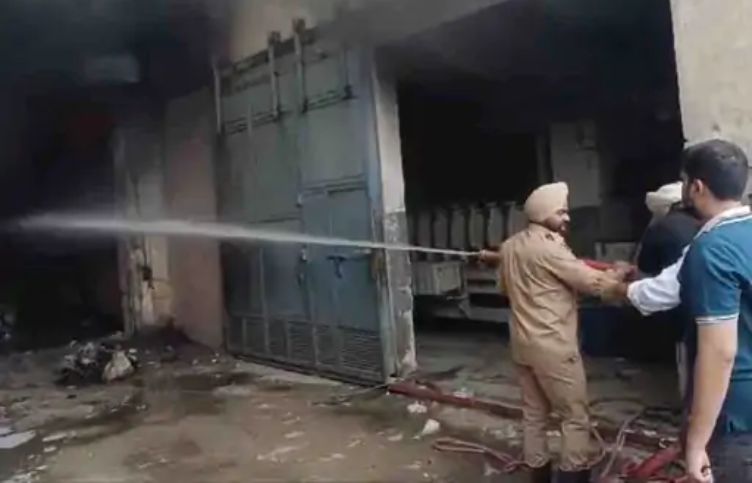 A terrible fire broke out in the thread factory of Ludhiana