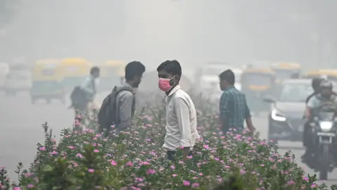 pollution in delhi mask is compulsory for students